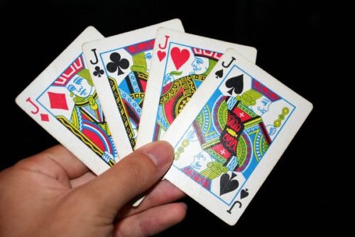 Гадание на любовь парня и отношения на игральных картах